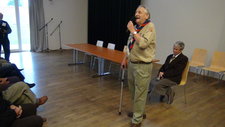 100 let skautování na Pardubicku, 6.10.2014 – slavnostní zahájení
				oslav
na SCV, Kyb uvádí přednášku prof. Illnerové „Život se světlem“