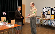 br. Oborník – Číbr předal sestře Illnerové pamětní medaili
				střediska
„POLARIS“