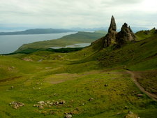 Old Man of Storr a Loch Leathan